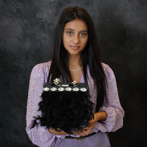 Bolso de plumas negro